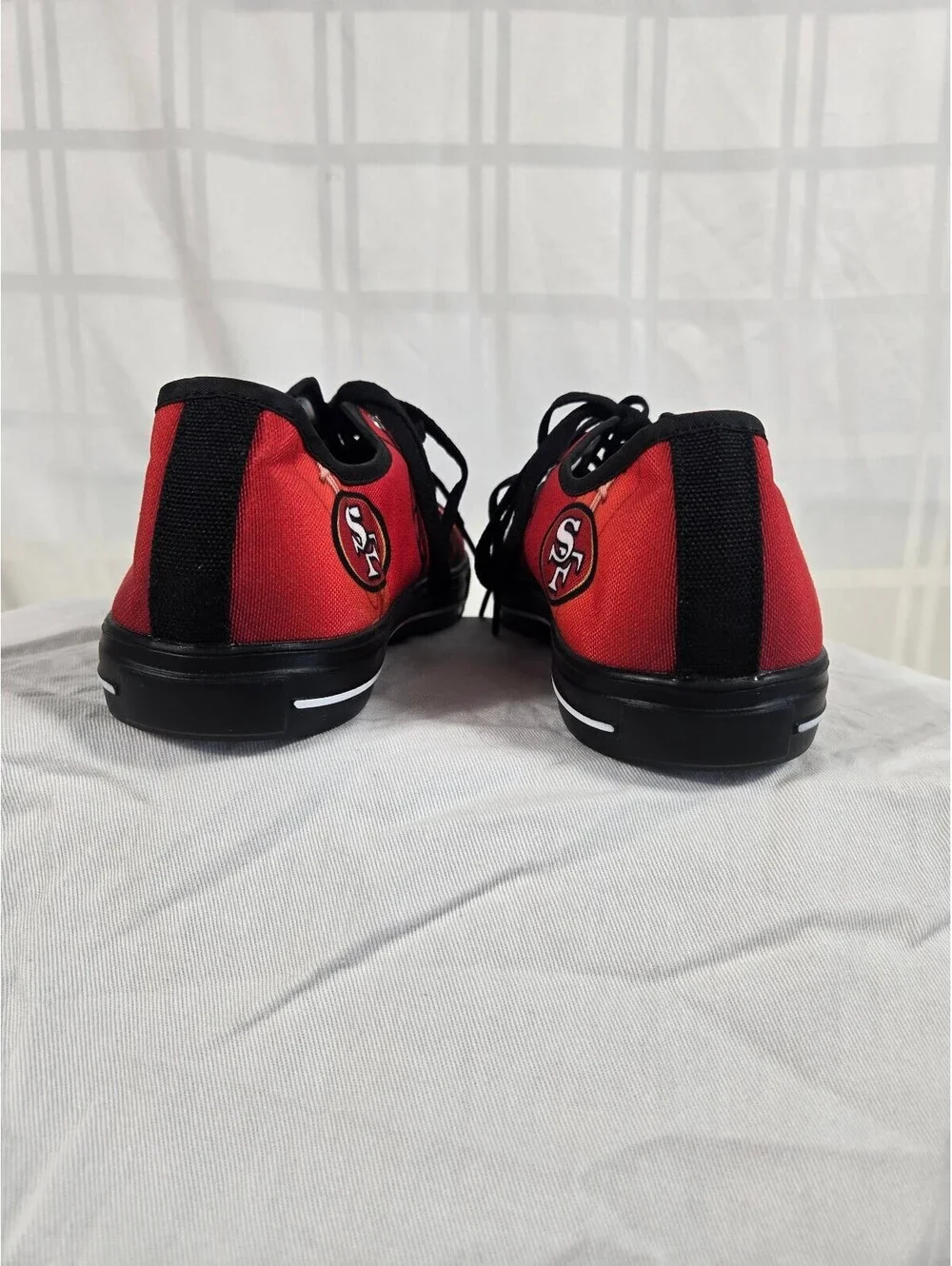 San Francisco 49ers Men's Low Top Canvas Sneakers NWT 10